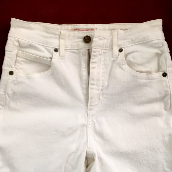 Guess High-Rise Crop Skinny Jeans - Iconic Style & Comfort! - Picture 9 of 13